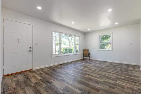 Living - 2814 Cardinal Dr, Rolling Meadows, IL 60008 photo 2 of 4