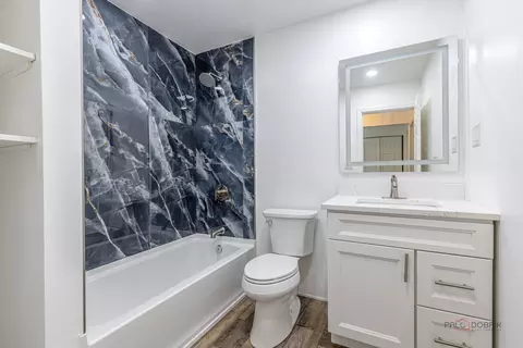 Bath - 2814 Cardinal Dr, Rolling Meadows, IL 60008 photo 1 of 2