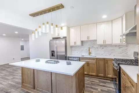 Kitchen - 2814 Cardinal Dr, Rolling Meadows, IL 60008 photo 2 of 3