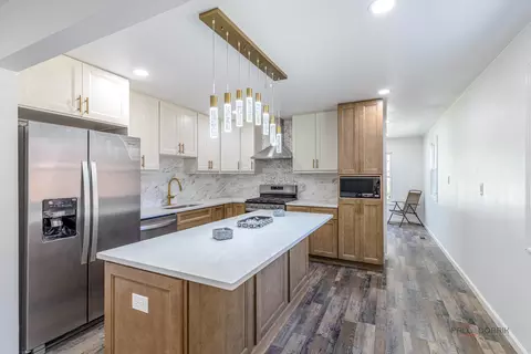 Kitchen - 2814 Cardinal Dr, Rolling Meadows, IL 60008 photo 1 of 3