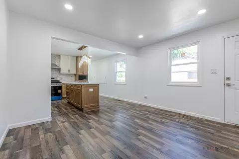 Living - 2814 Cardinal Dr, Rolling Meadows, IL 60008 photo 4 of 4