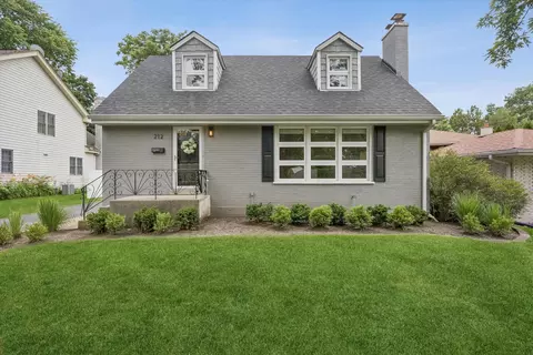 212 N Jackson Rd, Clarendon Hills, IL 60514