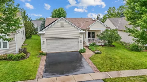 13215 Oakwood Ave, Huntley, IL 60142