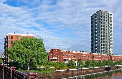 501 N Clinton St #606, Chicago, IL 60654
