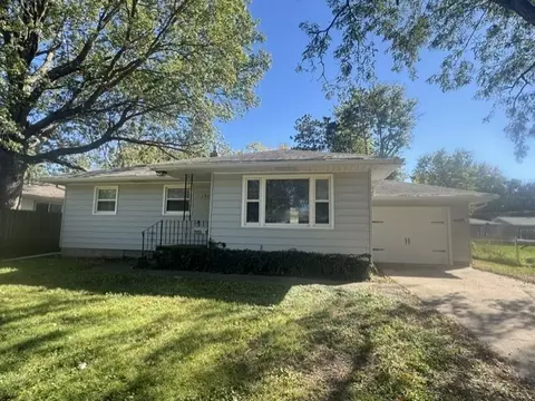 1311 Anthony Pl, Camanche, IA 52730