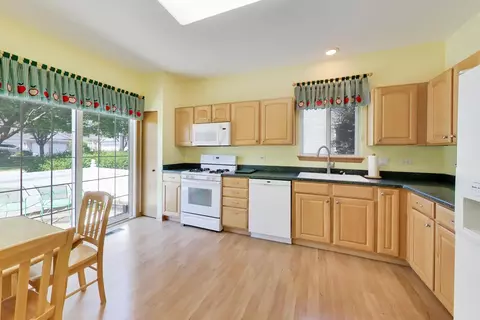 Kitchen - 21119 W Braxton Ln, Plainfield, IL 60544 photo 1 of 3