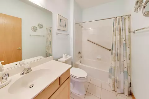 Bath - 21119 W Braxton Ln, Plainfield, IL 60544 photo 4 of 4