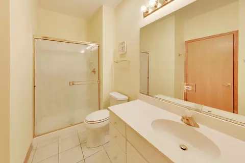 Bath - 21119 W Braxton Ln, Plainfield, IL 60544 photo 2 of 4