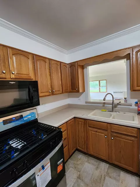 Kitchen - 8 Wayne Ct, Park Forest, IL 60466 photo 3 of 3