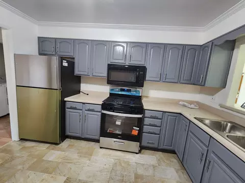 Kitchen - 8 Wayne Ct, Park Forest, IL 60466 photo 1 of 3