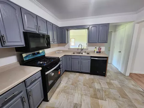 Kitchen - 8 Wayne Ct, Park Forest, IL 60466 photo 2 of 3