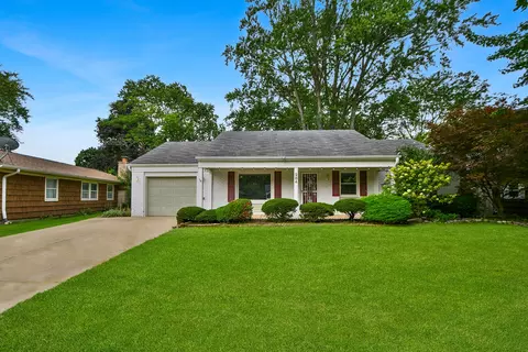 284 Timber Hill Rd, Buffalo Grove, IL 60089
