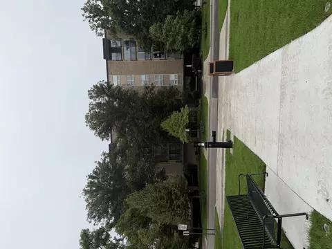 424 Park Ave #402, River Forest, IL 60305