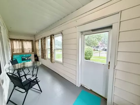 Exterior - 319 Oak St, Elgin, IL 60123 photo 3 of 8