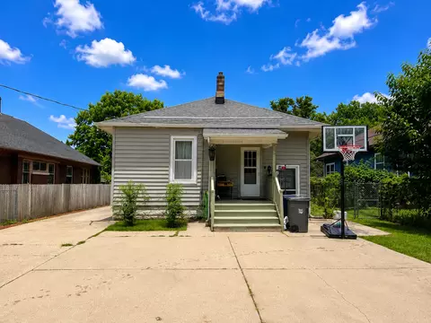 Exterior - 319 Oak St, Elgin, IL 60123 photo 8 of 8