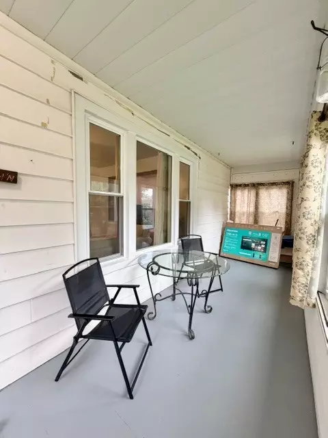 Exterior - 319 Oak St, Elgin, IL 60123 photo 4 of 8