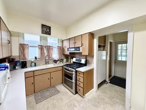 Kitchen - 319 Oak St, Elgin, IL 60123 photo 1 of 3