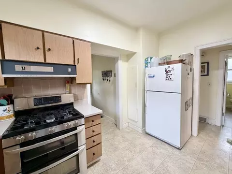 Kitchen - 319 Oak St, Elgin, IL 60123 photo 3 of 3