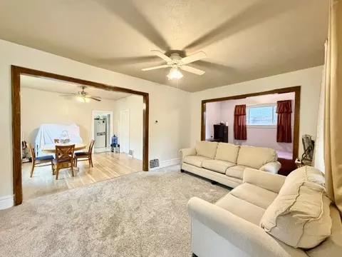 Living - 319 Oak St, Elgin, IL 60123 photo 3 of 3