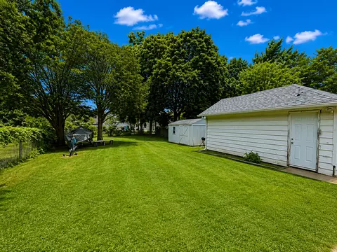 Exterior - 319 Oak St, Elgin, IL 60123 photo 6 of 8