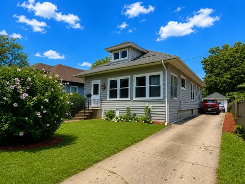 Exterior - 319 Oak St, Elgin, IL 60123 photo 2 of 8