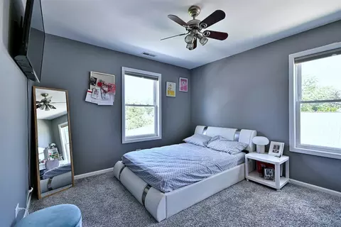 Bedroom - 214 N William St, Mount Prospect, IL 60056 photo 3 of 6