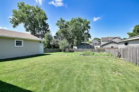 Exterior - 214 N William St, Mount Prospect, IL 60056 photo 7 of 9