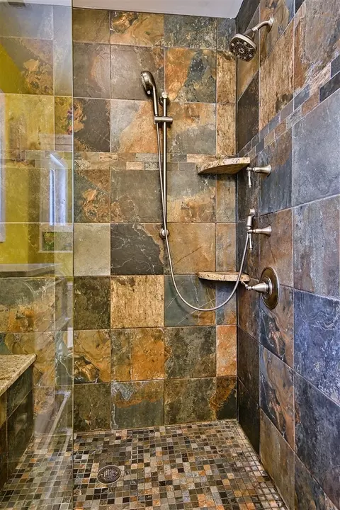 Bath - 214 N William St, Mount Prospect, IL 60056 photo 5 of 5