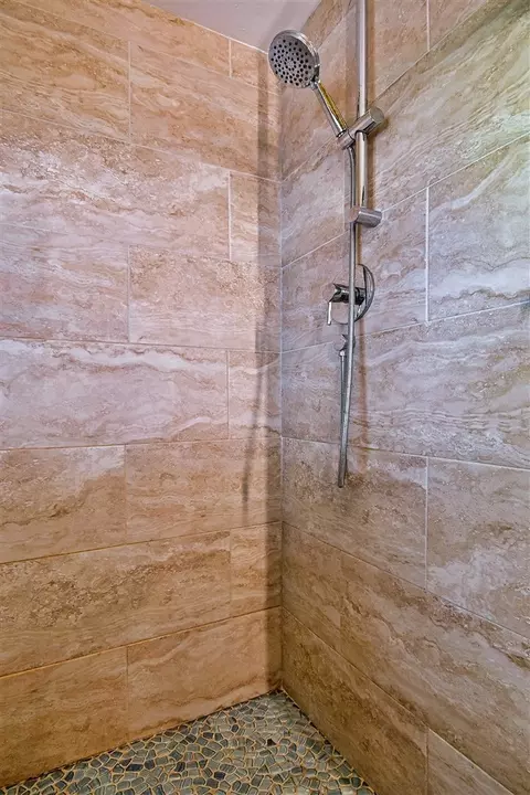 Bath - 214 N William St, Mount Prospect, IL 60056 photo 2 of 5