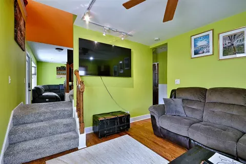 Living - 214 N William St, Mount Prospect, IL 60056 photo 3 of 4