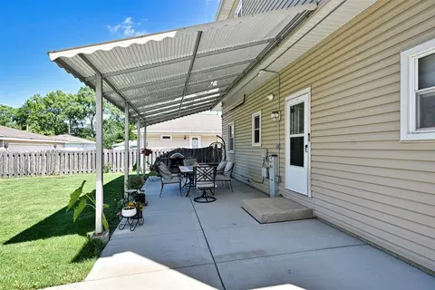 Exterior - 214 N William St, Mount Prospect, IL 60056 photo 6 of 9