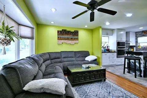 Living - 214 N William St, Mount Prospect, IL 60056 photo 1 of 4