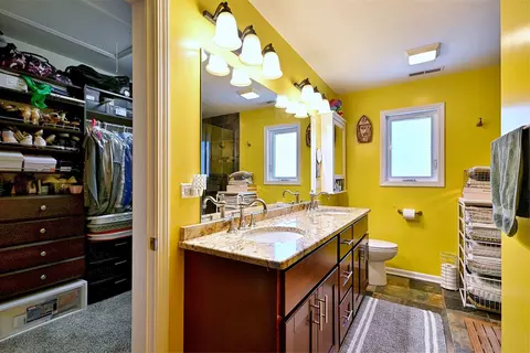 Bath - 214 N William St, Mount Prospect, IL 60056 photo 4 of 5