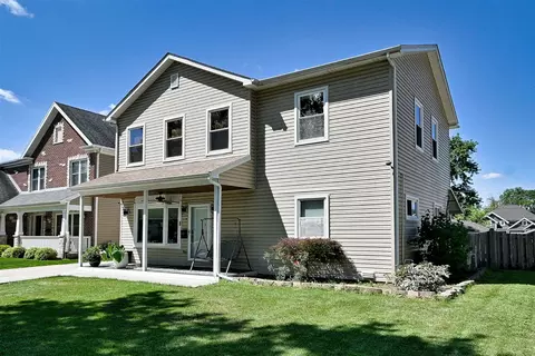 Exterior - 214 N William St, Mount Prospect, IL 60056 photo 3 of 9