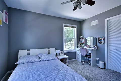 Bedroom - 214 N William St, Mount Prospect, IL 60056 photo 4 of 6
