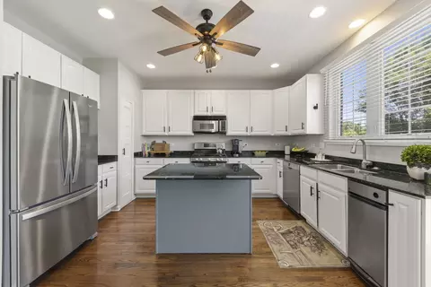 Kitchen - 231 N West St #0, Wheaton, IL 60187 photo 2 of 4