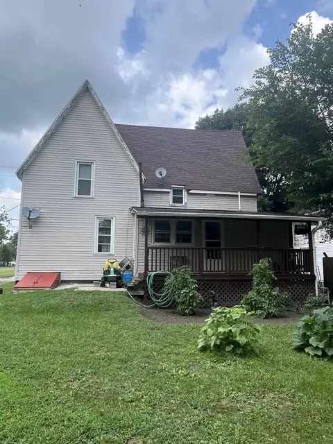 623 E 3rd St, Kewanee, IL 61443 photo 2