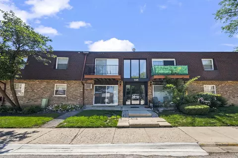 765 Grove Dr #103, Buffalo Grove, IL 60089