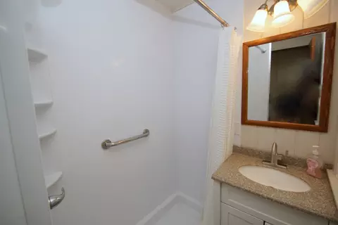 Bath - 118 5th St, Silvis, IL 61282 photo 1 of 1