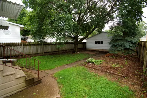 Exterior - 118 5th St, Silvis, IL 61282 photo 2 of 3