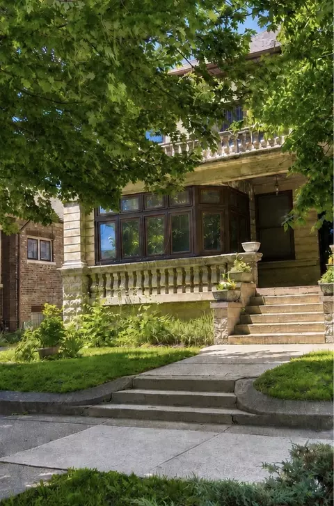 7608 S Ridgeland Ave, Chicago, IL 60649