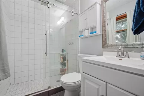 Bath - 1803 Widermere Dr, Normal, IL 61761 photo 2 of 3