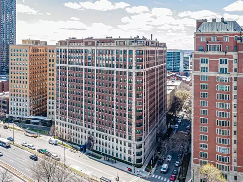 3750 N Lake Shore Dr #2C, Chicago, IL 60613