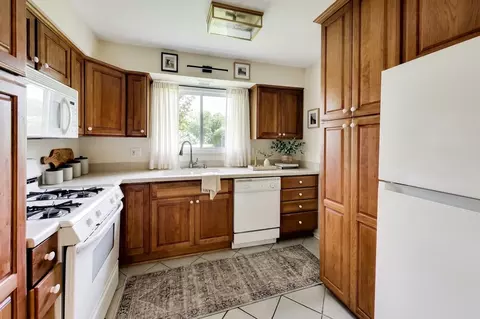 Kitchen - 855 Johnstown Ln #A, Wheaton, IL 60189 photo 1 of 4