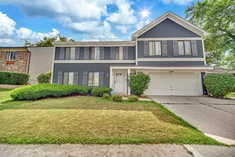 206 Albert Dr, Vernon Hills, IL 60061