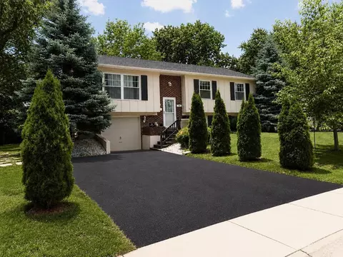 36 Red Haw Ln, Lake Zurich, IL 60047