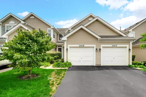 1419 Walnut Hill Ave, Saint Charles, IL 60174