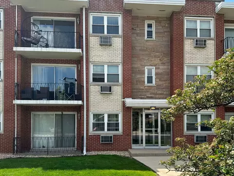10524 S Pulaski Rd #3SE, Oak Lawn, IL 60453
