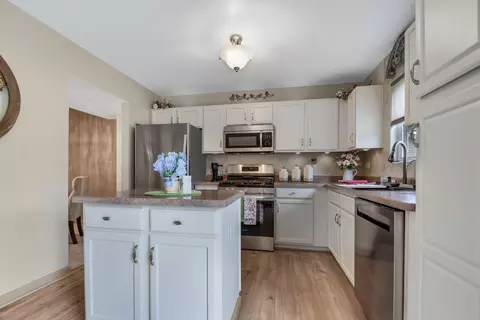 Kitchen - 1506 Lasser Dr, Plainfield, IL 60586 photo 4 of 5