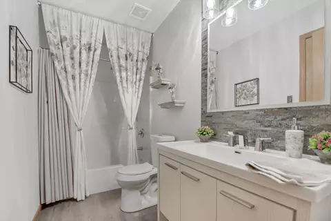 Bath - 1506 Lasser Dr, Plainfield, IL 60586 photo 2 of 2